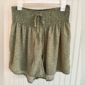 SHEIN Olive Shorts Size 1XL with Dots